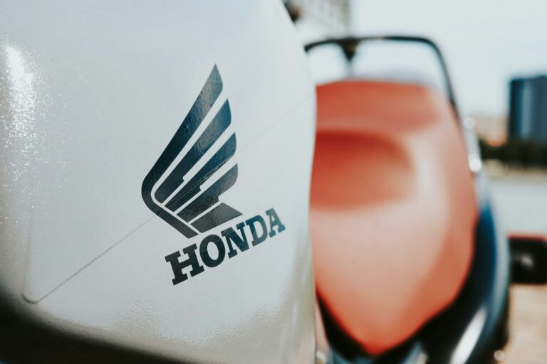 Honda NC 750X vira sensação nacional ao unir economia de 300cc, torque forte e porta-capacete gigante