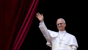 Papa Leão 14 realiza Missa do Galo com mensagem de paz