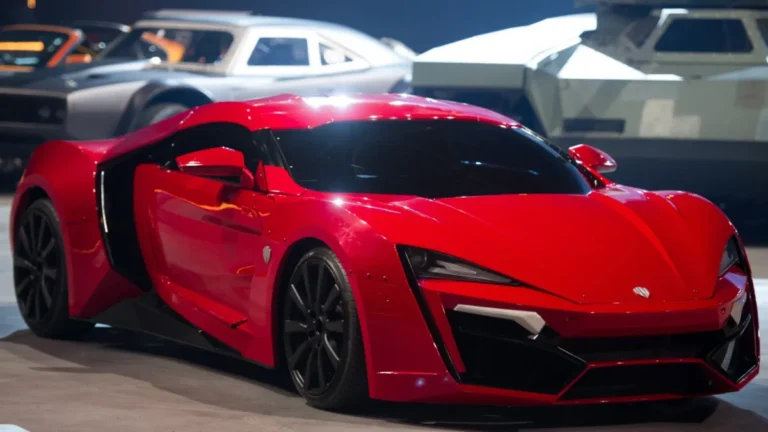 Crédito: © ${images[activeSlide].media_copyright.replace(/