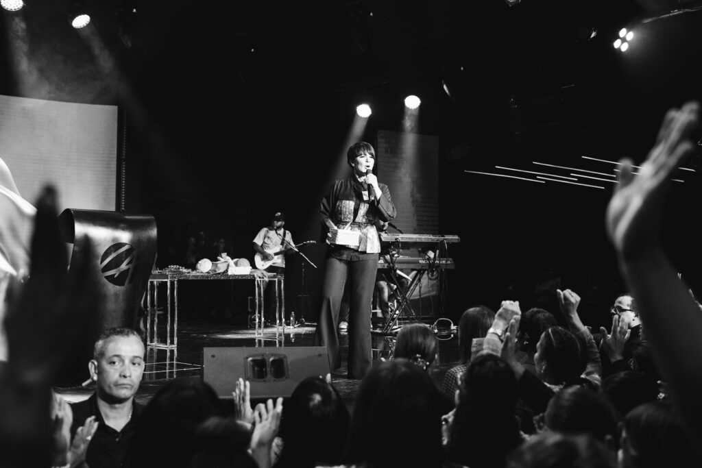 Jane duboc apresenta show especial de bossa nova na tv brasil em 25 de janeiro