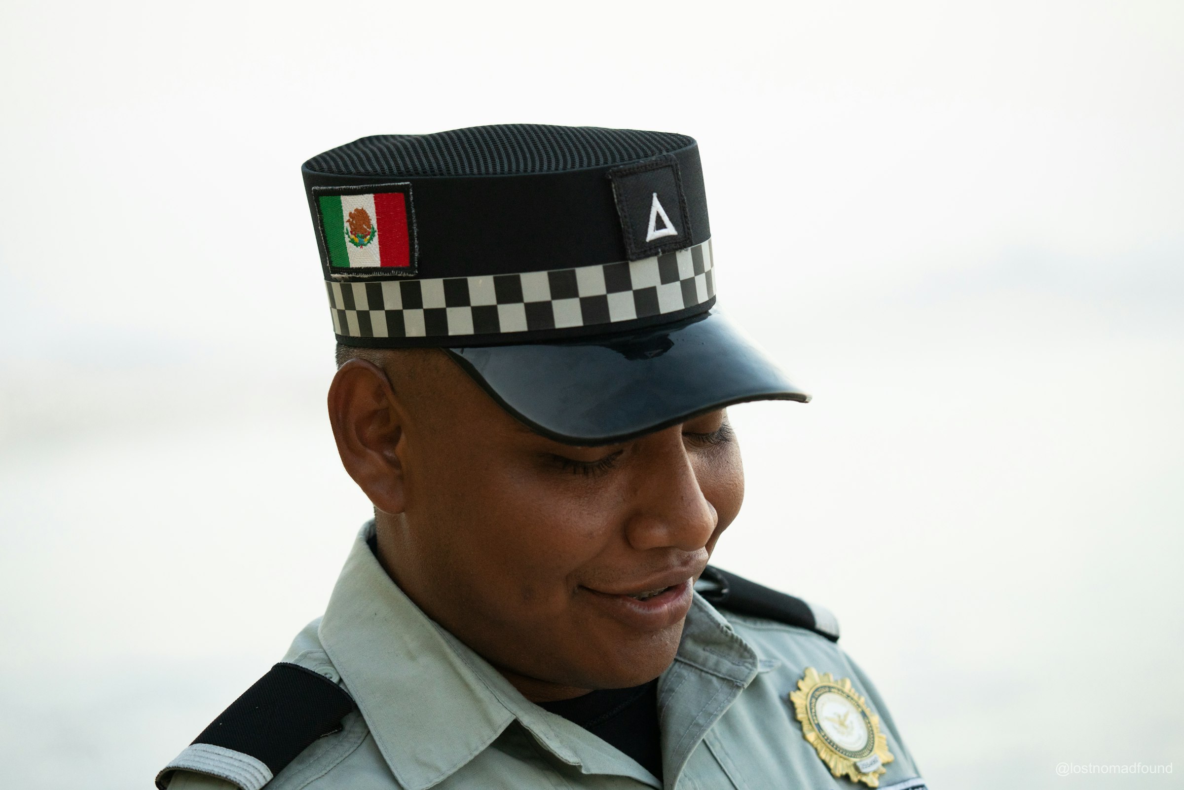 Mexican soldier wearing a hat with the flag.
