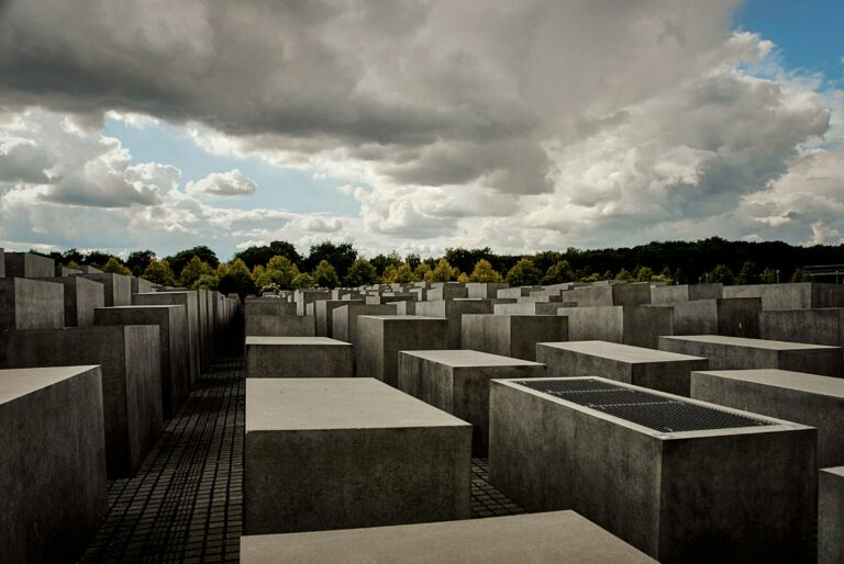 a bunch of concrete blocks sitting in a field
