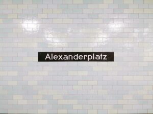 a sign that is on the side of a wall