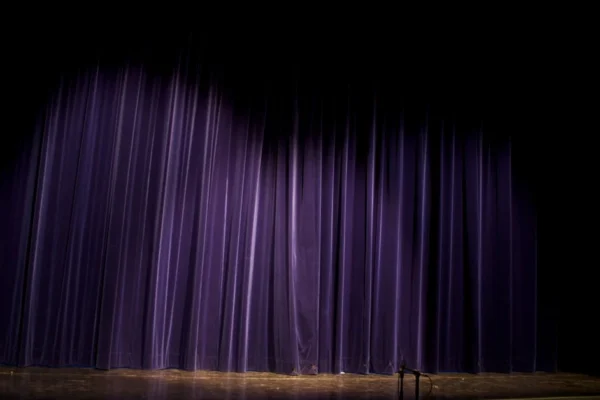 Kim Tae-ri enfrenta desafios em novo reality show de teatro