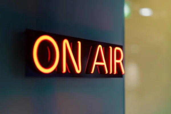 Alô Alô Brasil: Datena estreia programa na Rádio Nacional