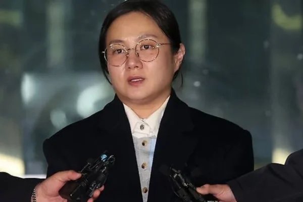 Park Na Rae se pronuncia após interrogatório de 7 horas