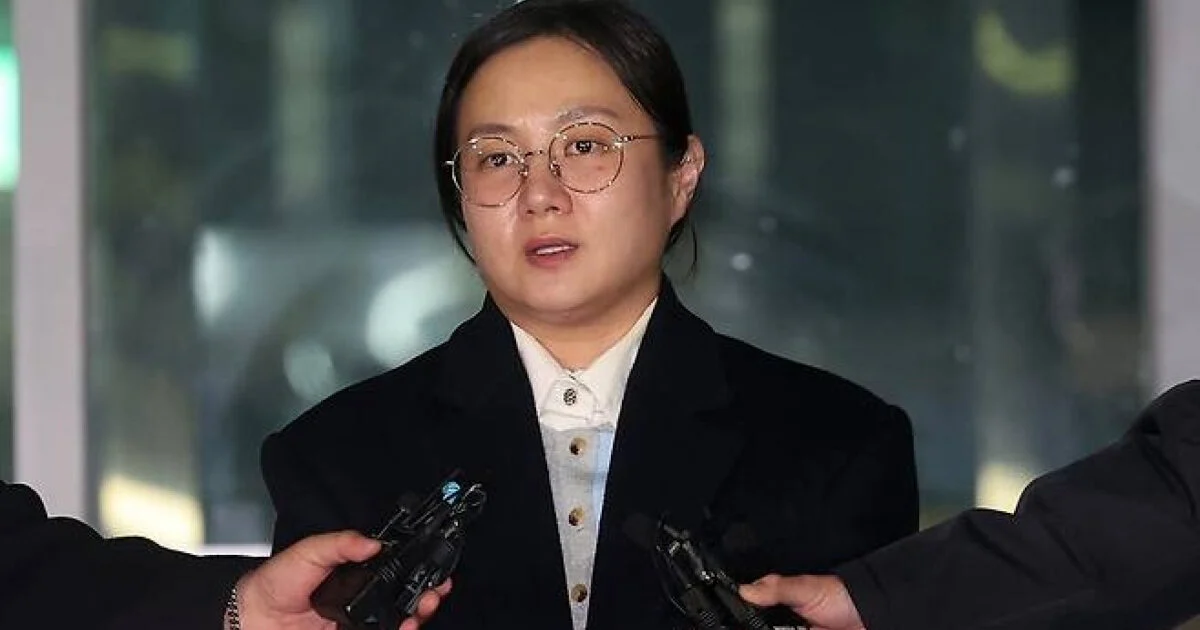 Park Na Rae se pronuncia após interrogatório de 7 horas