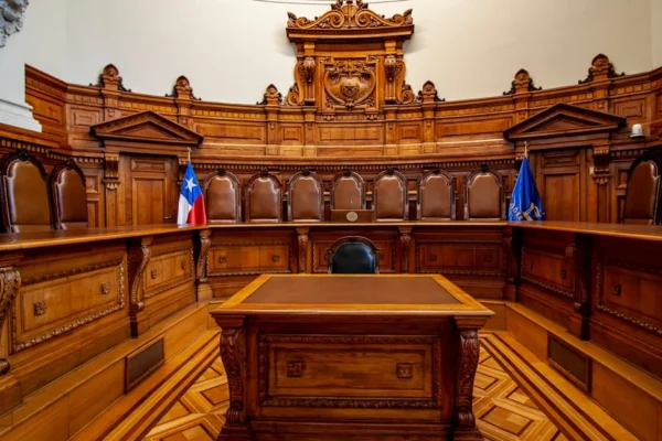 STF formaliza ação penal contra Eduardo Bolsonaro por coação