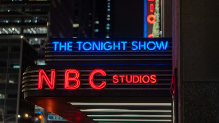 a neon sign that reads the tonight show nbc studios