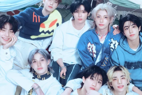 Stray Kids lança single "STAY" em comemoração ao aniversário