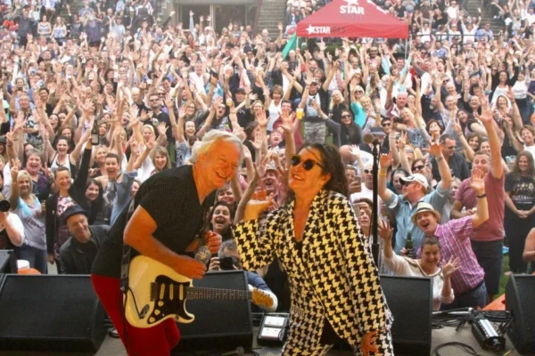 Morre Bernie Lynch, vocalista dos Eurogliders, aos 72 anos