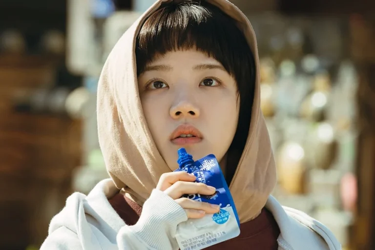 Kim Hyang Gi revela vida dupla como escritora em série