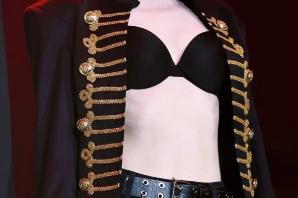 Shuhua do i-dle brilha com transformação ousada e sexy