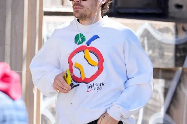 Harry Styles impulsiona o retorno dos fones com fio