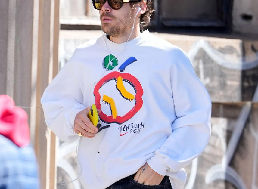 Harry Styles impulsiona o retorno dos fones com fio