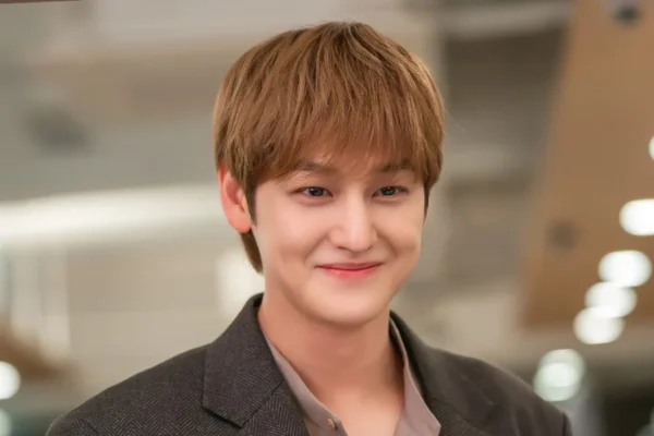 Kim Bum é o diretor executivo da série “Sold Out on You”
