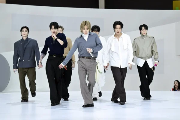 BTS encanta com performance de '2.0' no Guggenheim