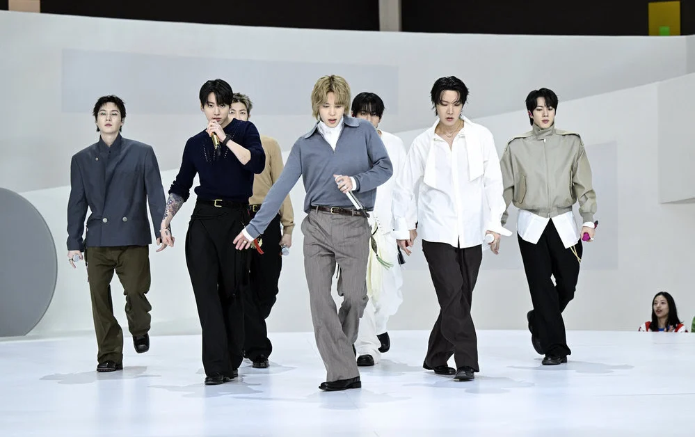 BTS encanta com performance de ‘2.0’ no Guggenheim