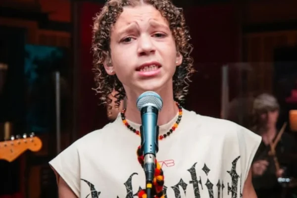 Inkabee emociona com cover de Black Eyed Peas no Triple J