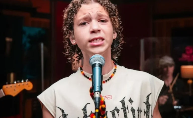 Inkabee emociona com cover de Black Eyed Peas no Triple J