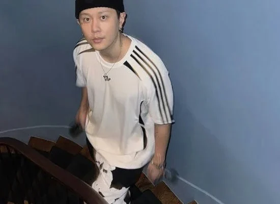 Yong Junhyung encerra contrato com Black Made e explica