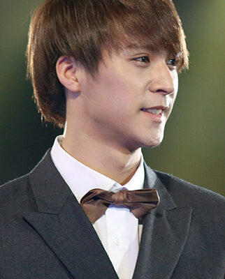 son dong woon Perfis I9 Artigos