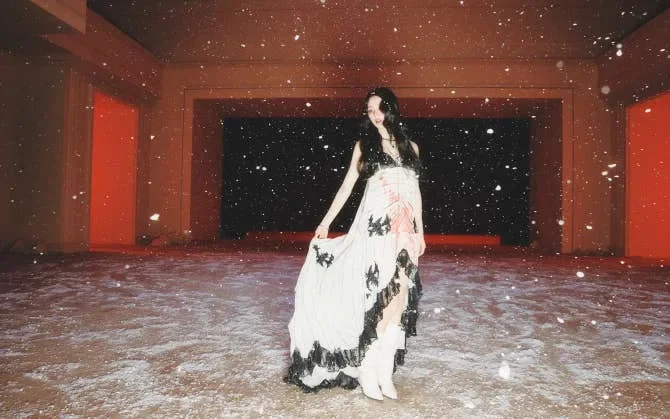 Miyeon e Colde brilham em clipe inovador de ‘Reno