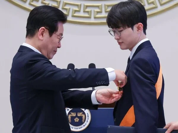 Faker, o rei dos e-sports, recebe selo comemorativo inédito na coreia do sul