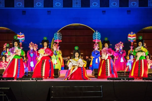 O impacto do BTS no aumento de visitantes aos palácios coreanos