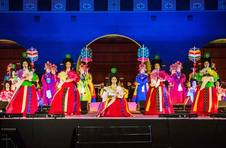 O impacto do BTS no aumento de visitantes aos palácios coreanos