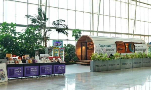 K-컬처: '케이크 카페' no KINTEX oferece produtos exclusivos de BTS e SEVENTEEN