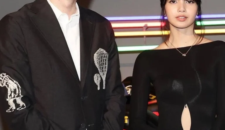 Lisa do BLACKPINK exibe fotos românticas ao lado de Blue Pongtiwat ao pôr do sol