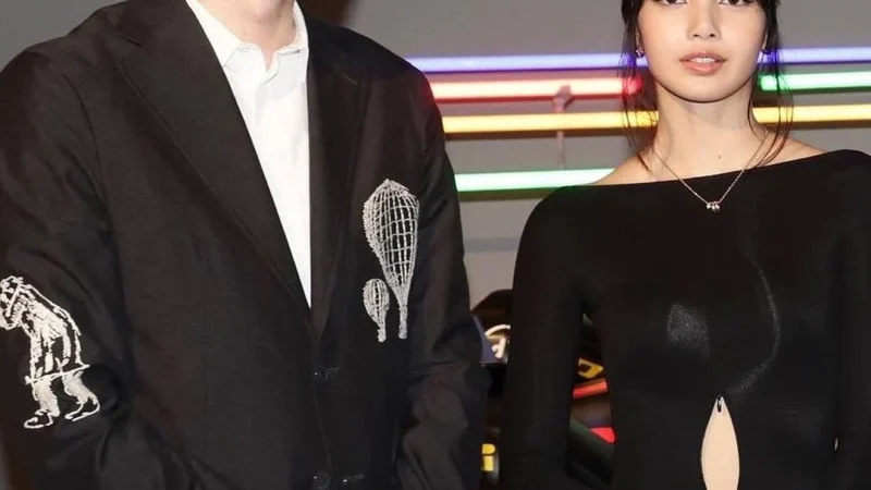 Lisa do BLACKPINK exibe fotos românticas ao lado de Blue Pongtiwat ao pôr do sol