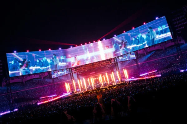 BTS e 40 mil armys celebram conexão profunda em evento emocionante