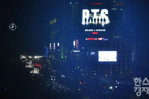 BTS retorna aos palcos com show em Seul e álbum "Arirang" após 3 anos e 9 meses