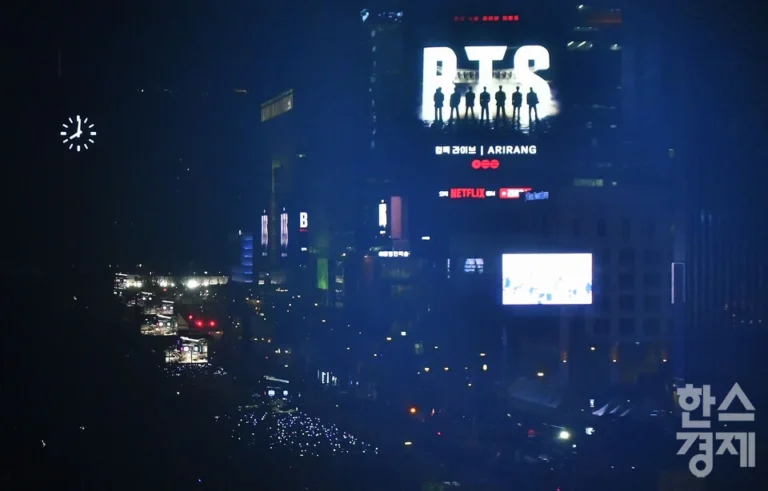 BTS retorna aos palcos com show em Seul e álbum “Arirang” após 3 anos e 9 meses