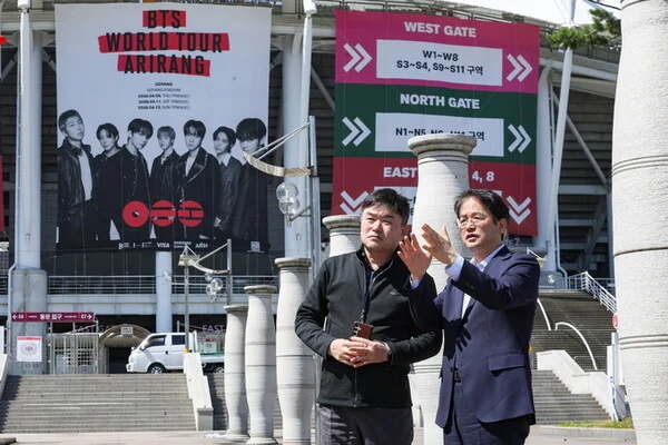 BTS encanta fãs na estreia da turnê mundial ‘ARIRANG’ em Goyang
