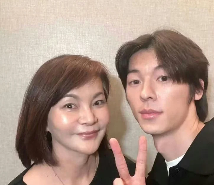 Rumores de namoro entre Tzuyu do TWICE e Greg Hsu agitam redes sociais com foto viral