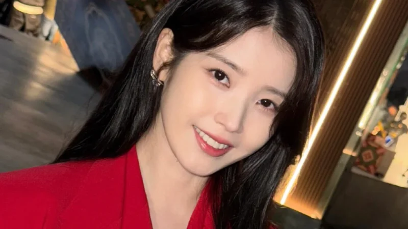 IU revela histórias de bastidores em concertos de TWICE e EXO