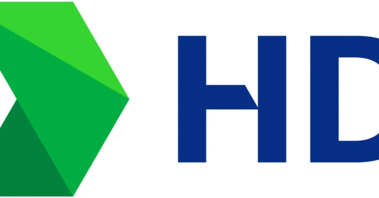 Felix do Stray Kids brilha no evento HERA black e encanta fãs