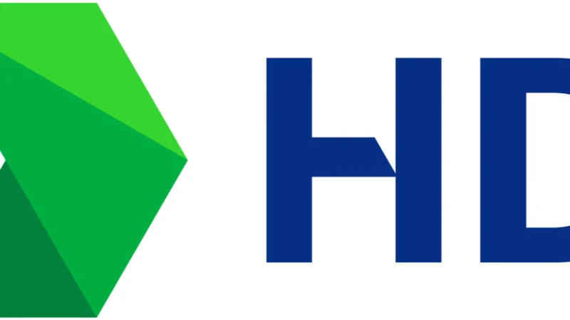 Felix do Stray Kids brilha no evento HERA black e encanta fãs