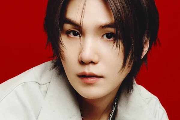 Suga do BTS revela como lida com a vigilância constante da fama