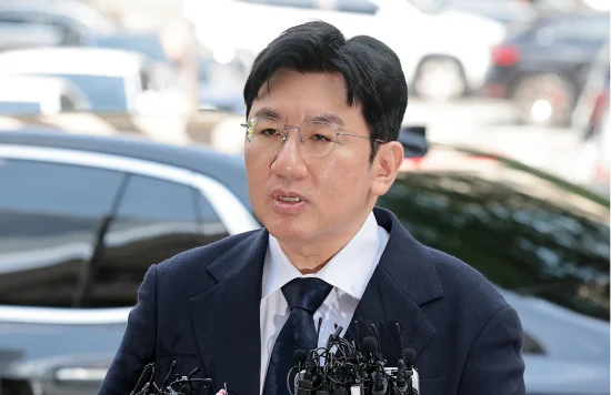 BTS retorna após 3 anos e enfrenta incertezas legais com Bang Si-hyuk