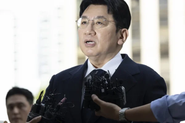 Bang Si-hyuk enfrenta crise na Bighit Entertainment durante turnê do BTS