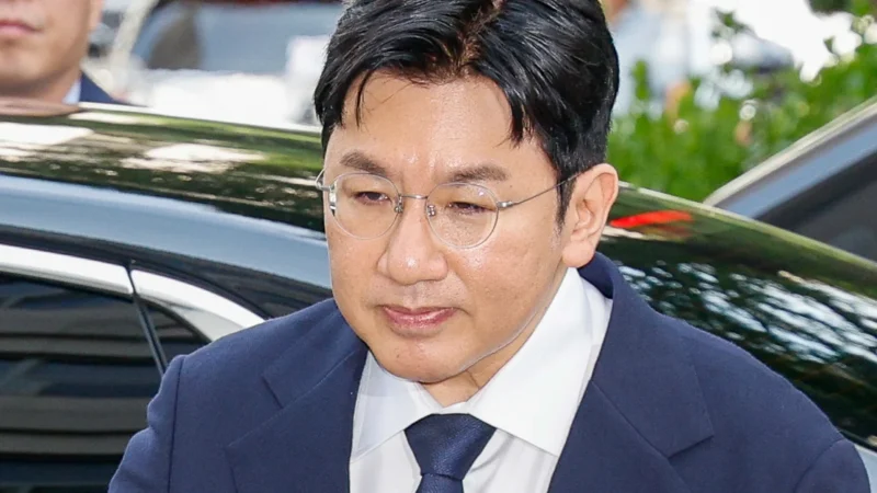 A queda das ações da HYBE e o impacto no futuro do BTS