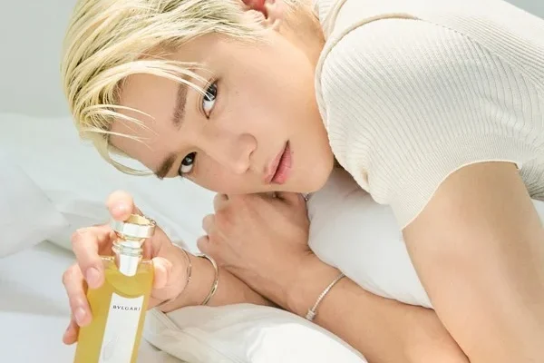 Taeyong do NCT brilha em ensaio fotográfico inspirado em Bulgari