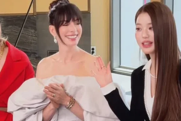 Jang Wonyoung no centro da polêmica racial de 'O Diabo Veste Prada 2