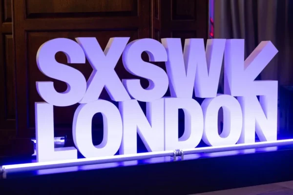 K-pop brilha no SXSW London 2026 com YUNJIN e talentos globais