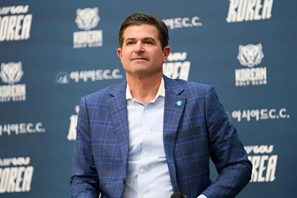 Scott O'Neill revela como o BTS transformou o LIV Golf e atraiu novos fãs