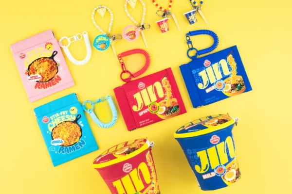 BTS impulsiona vendas globais de Jin Ramen com campanha de Jin